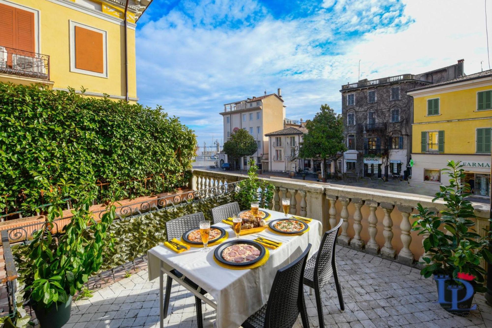 Desenzanoloft Official Partner Marriott Homes & Villas - Let It Be A Dream - Renovation 2025 Lake View Desenzano del Garda Exterior photo