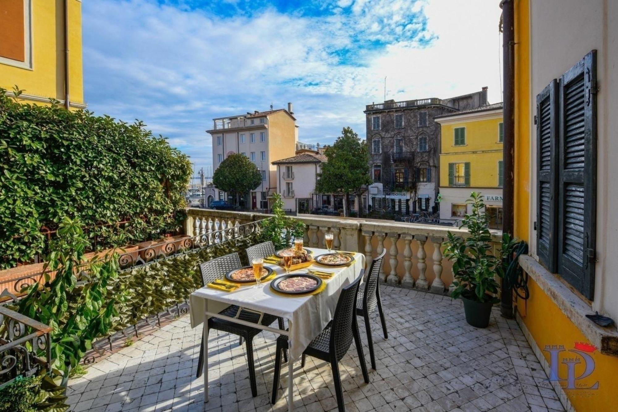 Desenzanoloft Official Partner Marriott Homes & Villas - Let It Be A Dream - Renovation 2025 Lake View Desenzano del Garda Exterior photo
